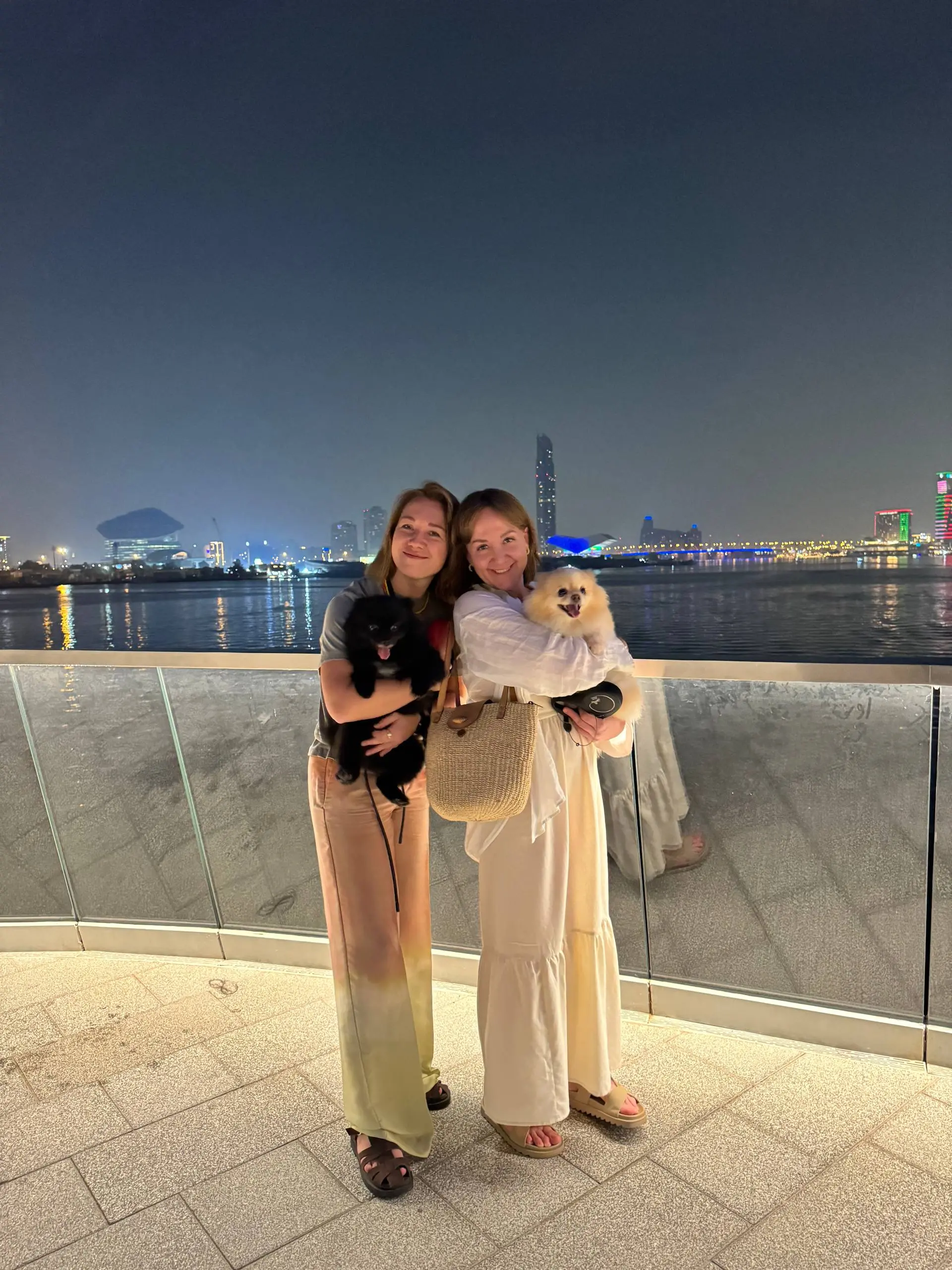 Из прошлой поездки в Дубай ничего не выложила, поэтому она будет освещена в этот раз оптом 🙂 увожу с собой еще много опций на следующий раз!
Мой топ рекомендаций, за рамками стандартных вещей:
•• Найт... | Сетка — социальная сеть от hh.ru