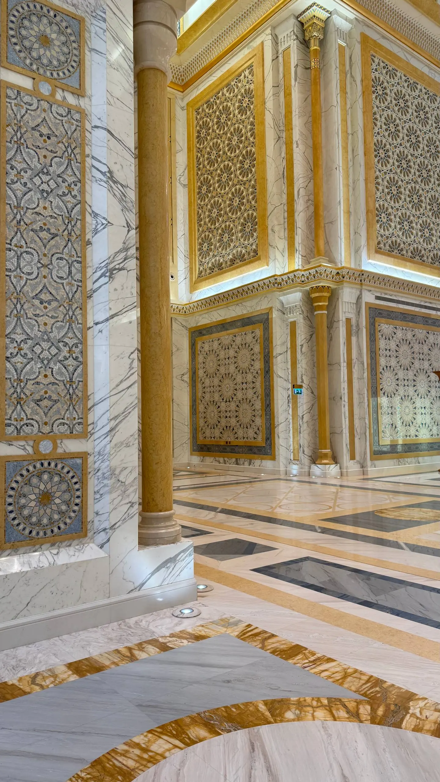 Из прошлой поездки в Дубай ничего не выложила, поэтому она будет освещена в этот раз оптом 🙂 увожу с собой еще много опций на следующий раз!
Мой топ рекомендаций, за рамками стандартных вещей:
•• Найт... | Сетка — социальная сеть от hh.ru