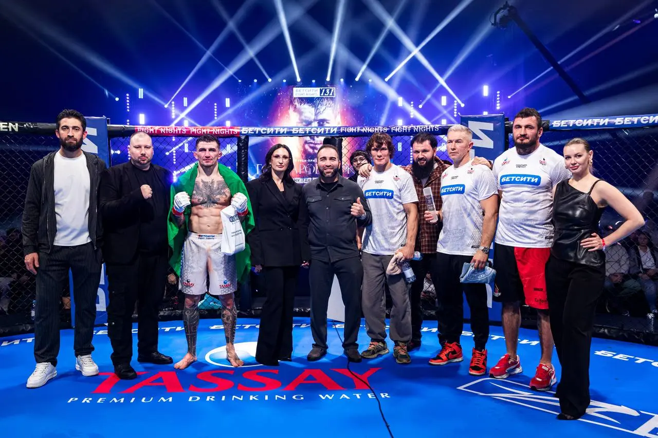 👊 БЕТСИТИ вошли в топ по единоборствам! 
Главное с ивента Fight Nights 131 в Ростове.
◾️Локация — дворец спорта (хоккейный)
На трибунах солд-аут + места на паркете и випка БЕТСИТИ Lounge | Сетка — социальная сеть от hh.ru