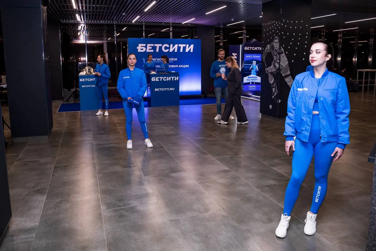 👊 БЕТСИТИ вошли в топ по единоборствам! 
Главное с ивента Fight Nights 131 в Ростове.
◾️Локация — дворец спорта (хоккейный)
На трибунах солд-аут + места на паркете и випка БЕТСИТИ Lounge | Сетка — социальная сеть от hh.ru