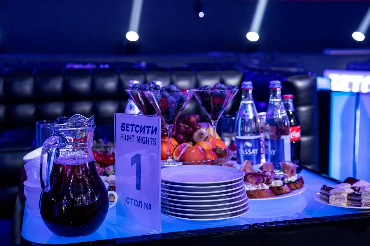 👊 БЕТСИТИ вошли в топ по единоборствам! 
Главное с ивента Fight Nights 131 в Ростове.
◾️Локация — дворец спорта (хоккейный)
На трибунах солд-аут + места на паркете и випка БЕТСИТИ Lounge | Сетка — социальная сеть от hh.ru