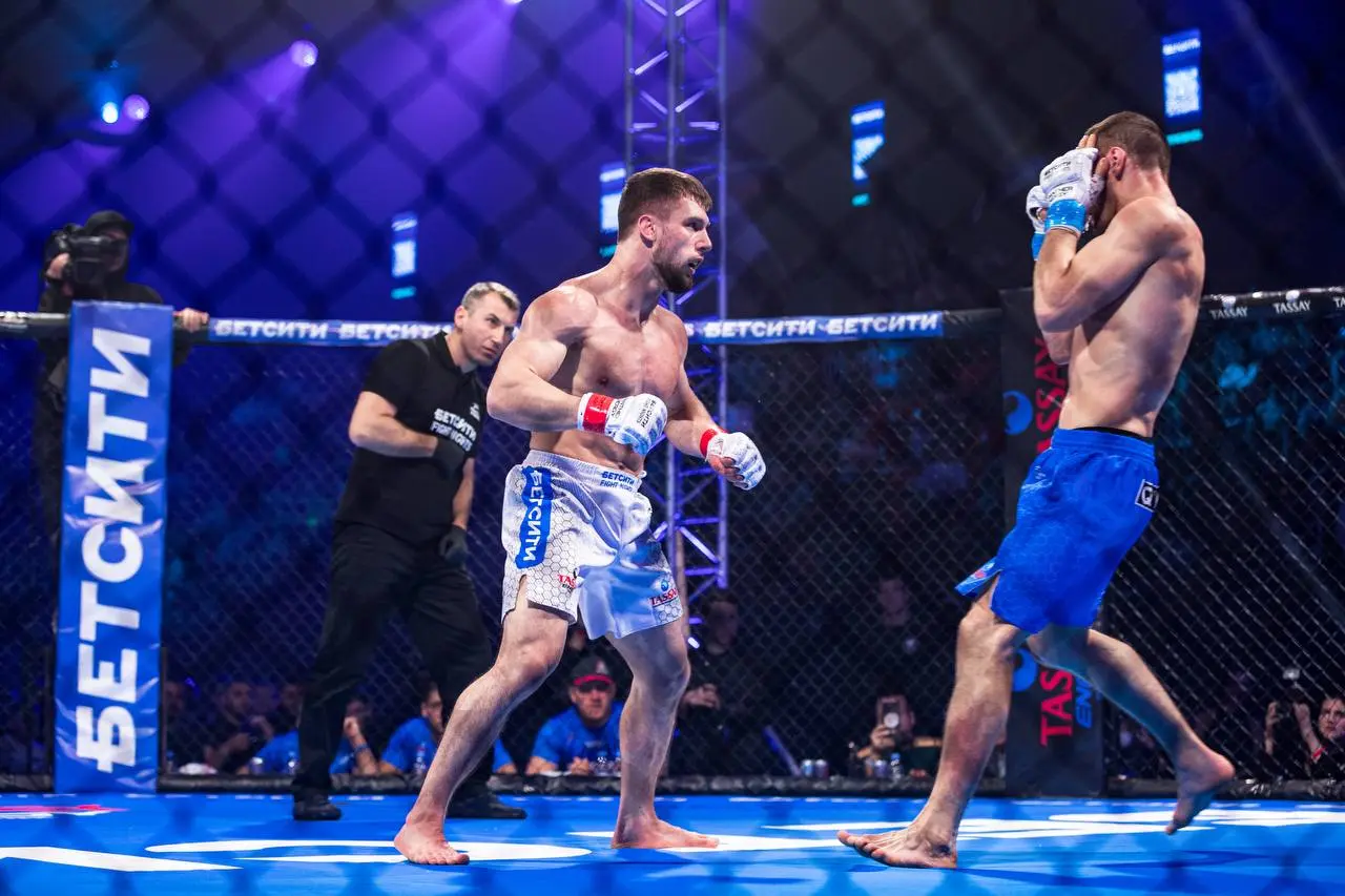 👊 БЕТСИТИ вошли в топ по единоборствам! 
Главное с ивента Fight Nights 131 в Ростове.
◾️Локация — дворец спорта (хоккейный)
На трибунах солд-аут + места на паркете и випка БЕТСИТИ Lounge | Сетка — социальная сеть от hh.ru
