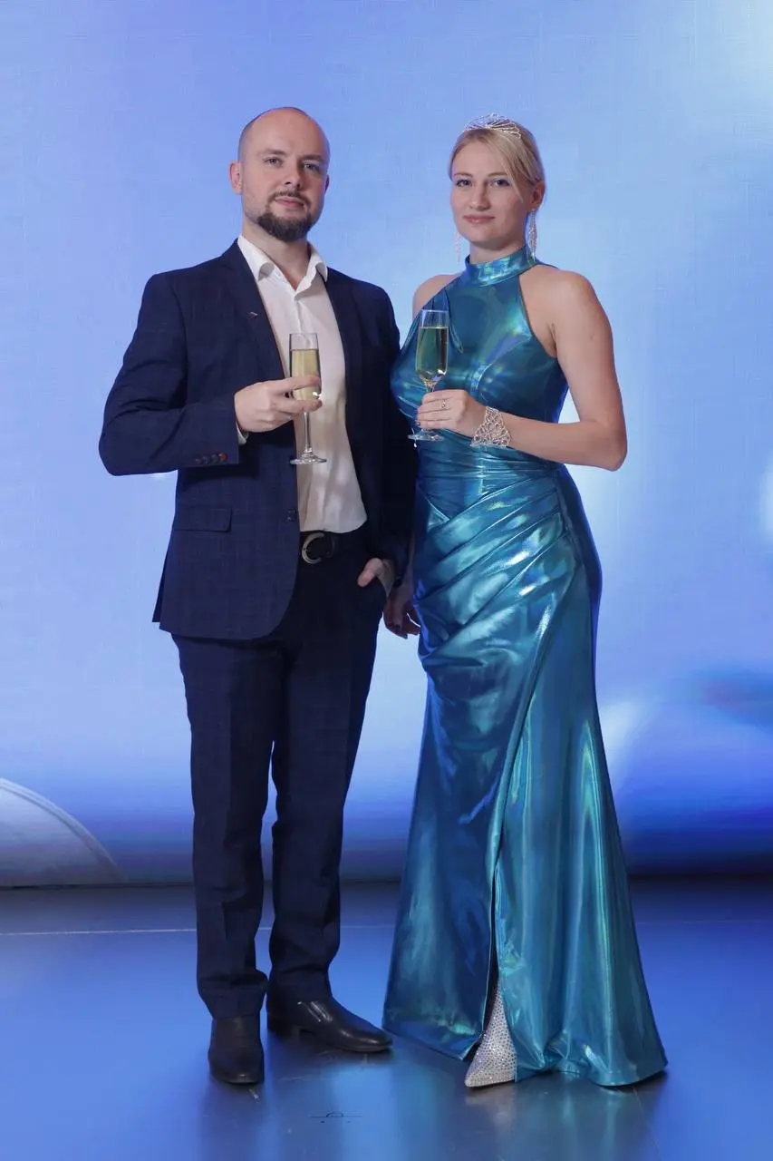 🏆Самой красивой финалисткой второго сезона премии Россия — страна возможностей оказалась девушка из Воронежа
Вчера в Мастерской управления «Сенеж» прошла торжественная церемония второго сезона Премии,... | Сетка — социальная сеть от hh.ru