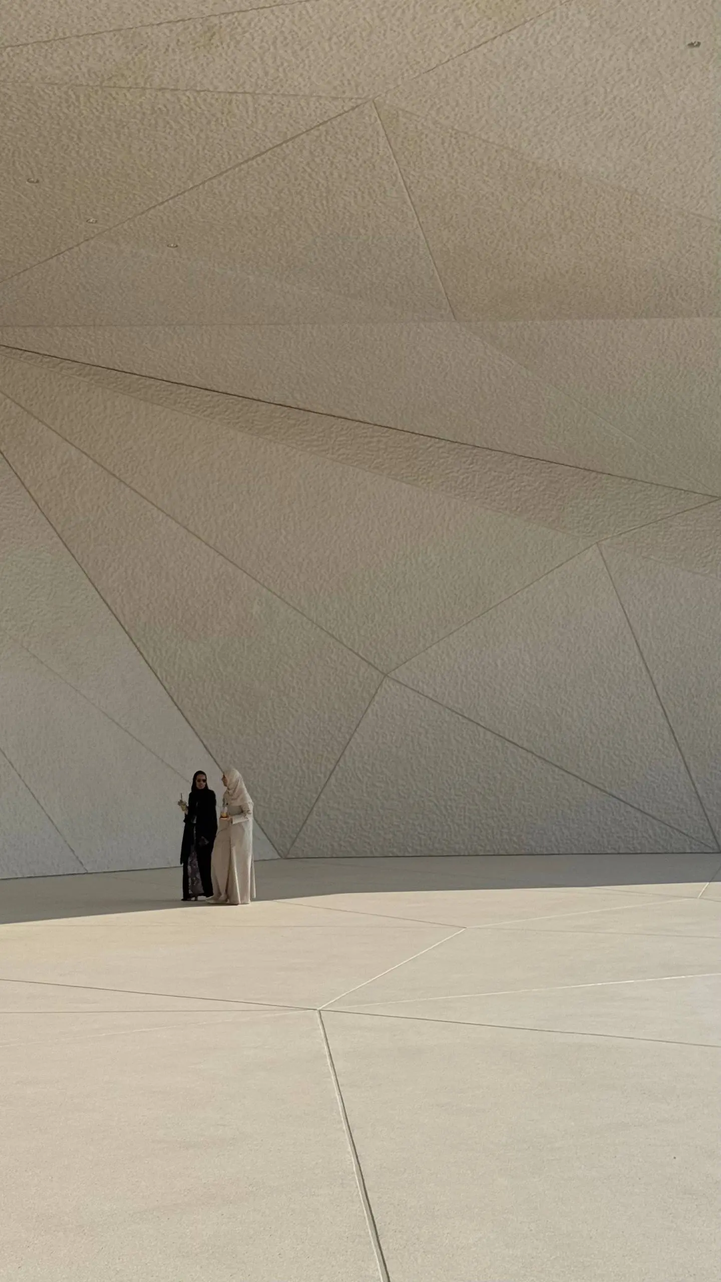 Далее про главные впечатления в Абу-Даби: здесь открылись почти все музеи нового культурного кластера, остался только Гуггенхайм – тем самым город и эмират занимает нишу по культурно-развлекательному ... | Сетка — социальная сеть от hh.ru