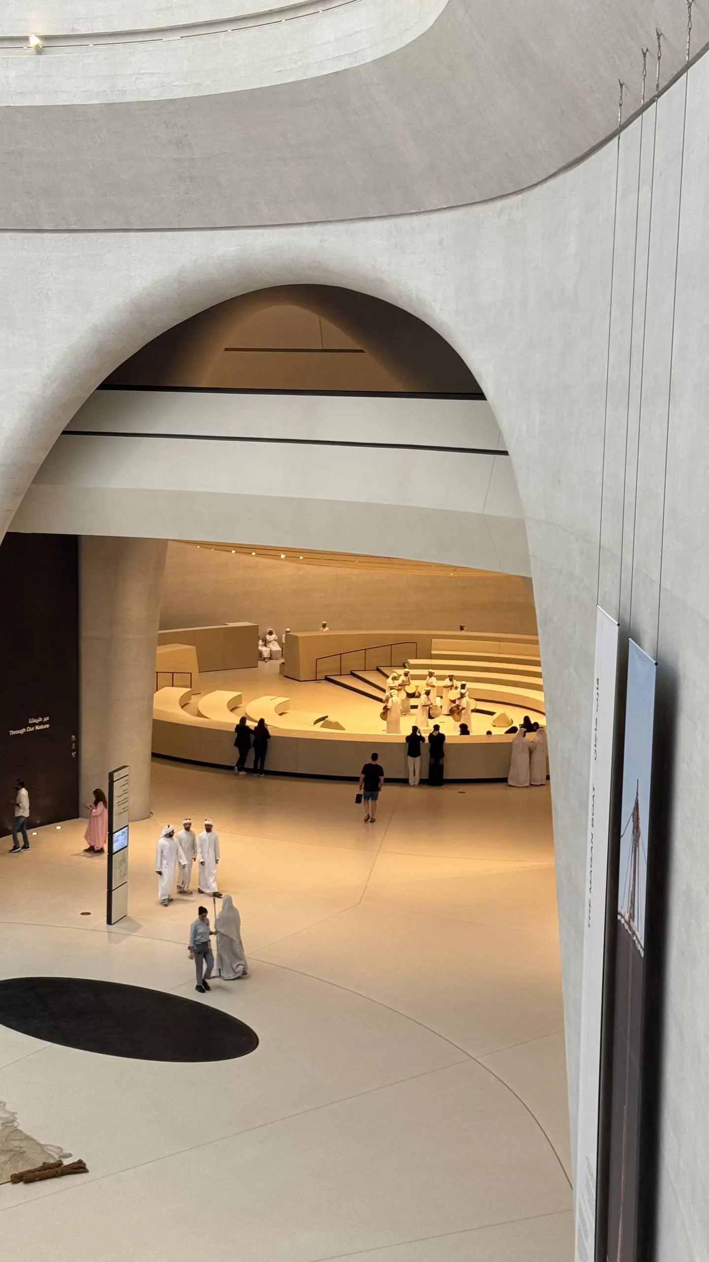 Далее про главные впечатления в Абу-Даби: здесь открылись почти все музеи нового культурного кластера, остался только Гуггенхайм – тем самым город и эмират занимает нишу по культурно-развлекательному ... | Сетка — социальная сеть от hh.ru