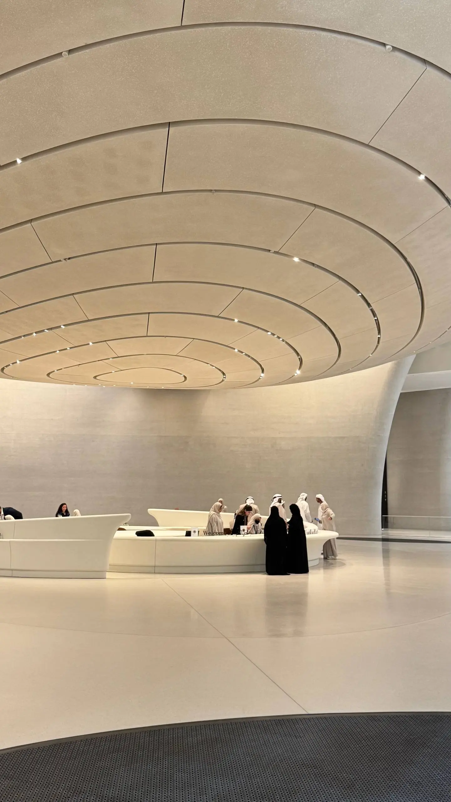 Далее про главные впечатления в Абу-Даби: здесь открылись почти все музеи нового культурного кластера, остался только Гуггенхайм – тем самым город и эмират занимает нишу по культурно-развлекательному ... | Сетка — социальная сеть от hh.ru