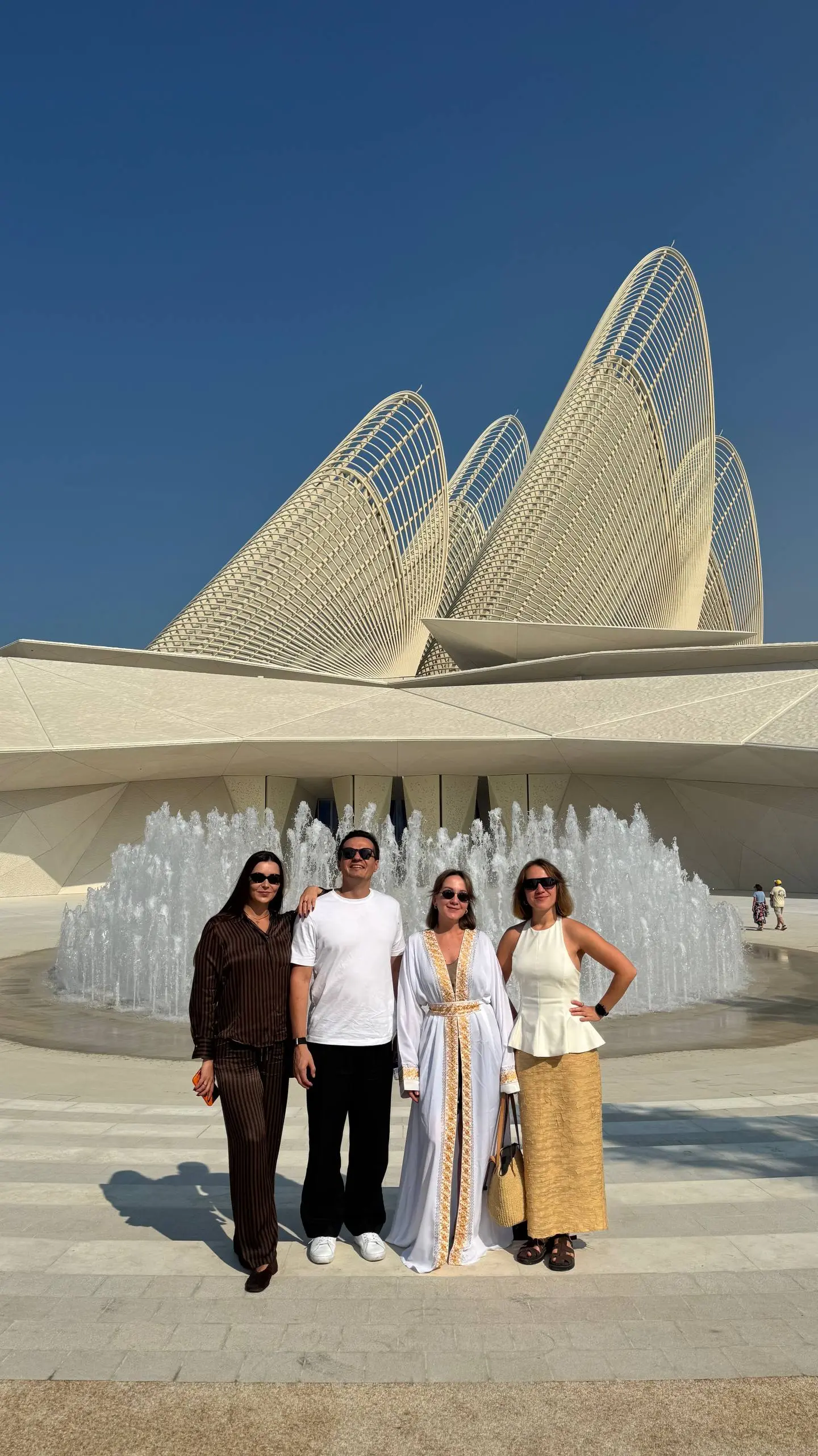 Далее про главные впечатления в Абу-Даби: здесь открылись почти все музеи нового культурного кластера, остался только Гуггенхайм – тем самым город и эмират занимает нишу по культурно-развлекательному ... | Сетка — социальная сеть от hh.ru