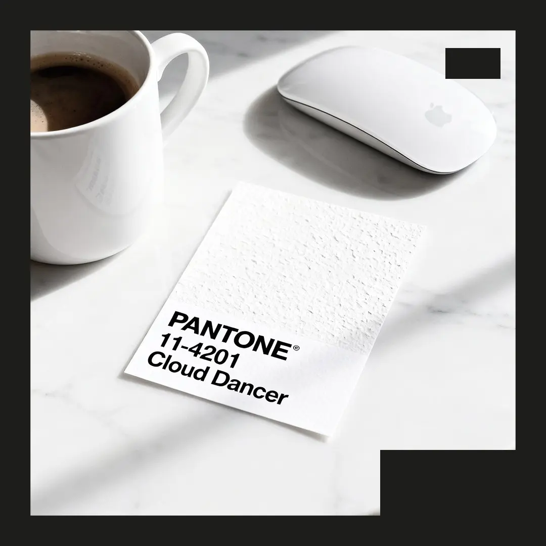 Институт цвета Pantone назвал главным оттенком 2026 года 11-4201 Cloud Dancer. На первый взгляд — просто белый | Сетка — социальная сеть от hh.ru