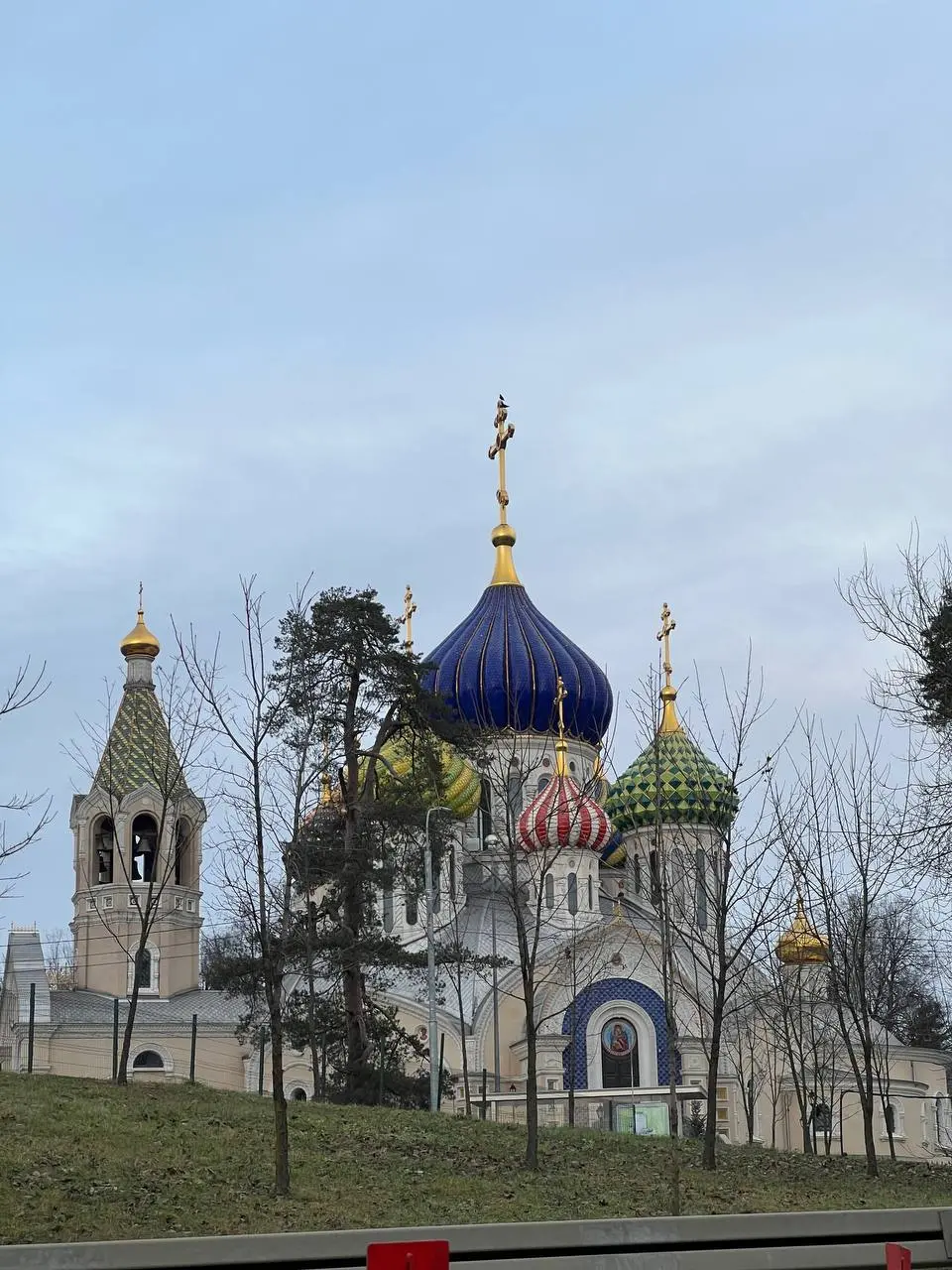 а сегодня вечером случилась небольшая вылазка в Переделкино
— легендарный городок писателей, который появился рядом с Москвой в 30-х годах прошлого столетия | Сетка — социальная сеть от hh.ru