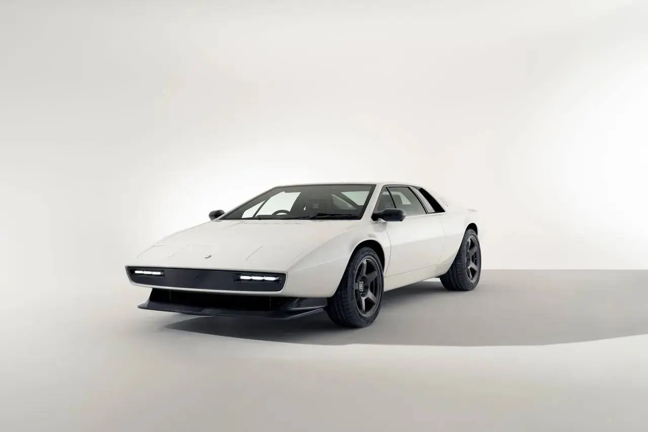 Суперкар из 1970-х!
Компания Encor Series 1 выводит лимитированную серию Lotus Esprit.
Чувствуется автомобиль с характером. Дизайн потрясающий | Сетка — социальная сеть от hh.ru