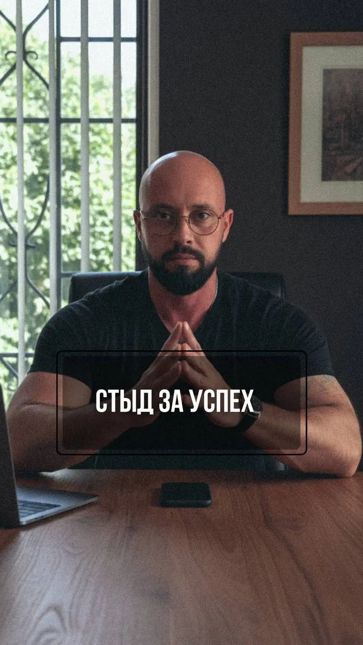Прячешь свои достижения? Боишься, что осудят за хвастовство?
Знаю, как это бывает. Ты вложила столько сил, сделала крутой результат, а потом молчишь | Сетка — социальная сеть от hh.ru