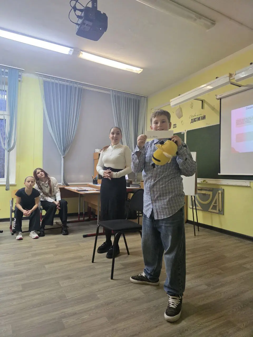 Классный код: Понимание, Уважение, Доверие! 🔑
Что делает любой класс по-настоящему сильным? Не только оценки, а та атмосфера, в которой хочется расти, дружить и быть собой | Сетка — социальная сеть от hh.ru
