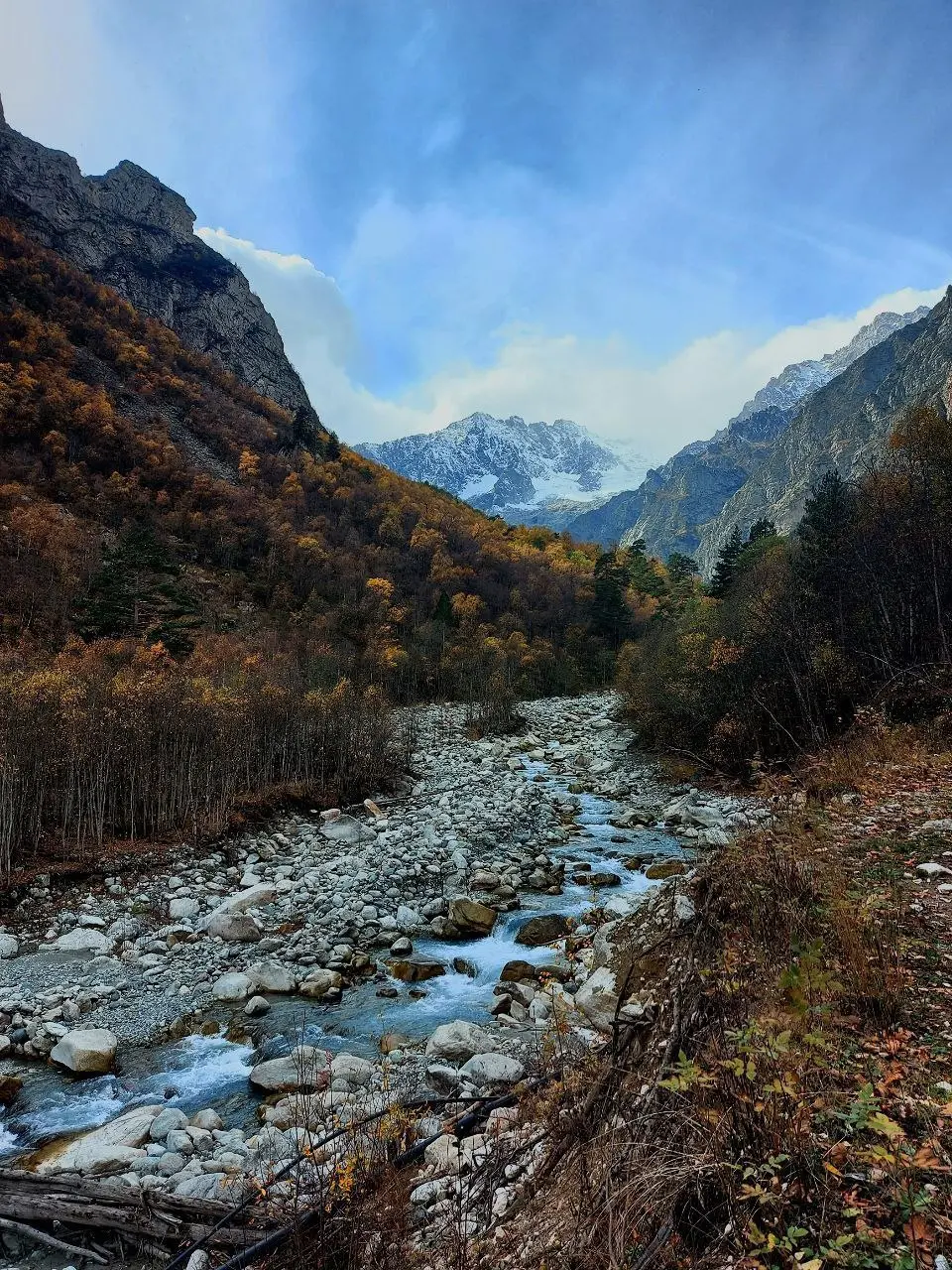🏔 Горы, которые меняют
У Департамента Retail есть своя традиция — хотя бы раз в год менять офис на горы | Сетка — социальная сеть от hh.ru