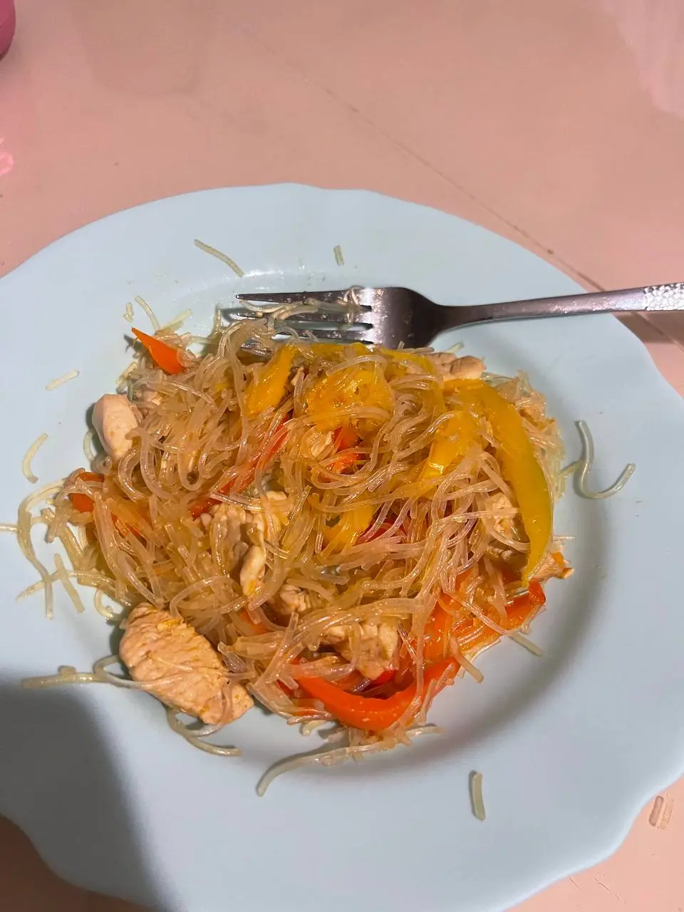 Фунчеза с куриной грудкой, морковью и болгарским перцем красным и желтым, с соевым соусом😉 | Сетка — социальная сеть от hh.ru