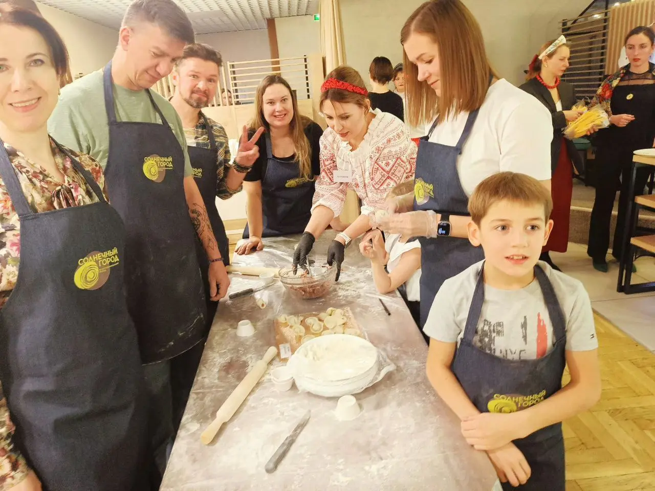 Рецепт доброго дела: «Сибирский Гурман» поддержал благотворительный фестиваль «Пельмени» ❤️
Мы верим, что настоящая команда — это не только общие рабочие задачи | Сетка — социальная сеть от hh.ru