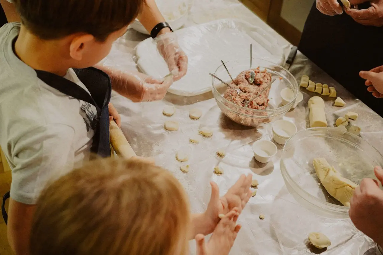 Рецепт доброго дела: «Сибирский Гурман» поддержал благотворительный фестиваль «Пельмени» ❤️
Мы верим, что настоящая команда — это не только общие рабочие задачи | Сетка — социальная сеть от hh.ru