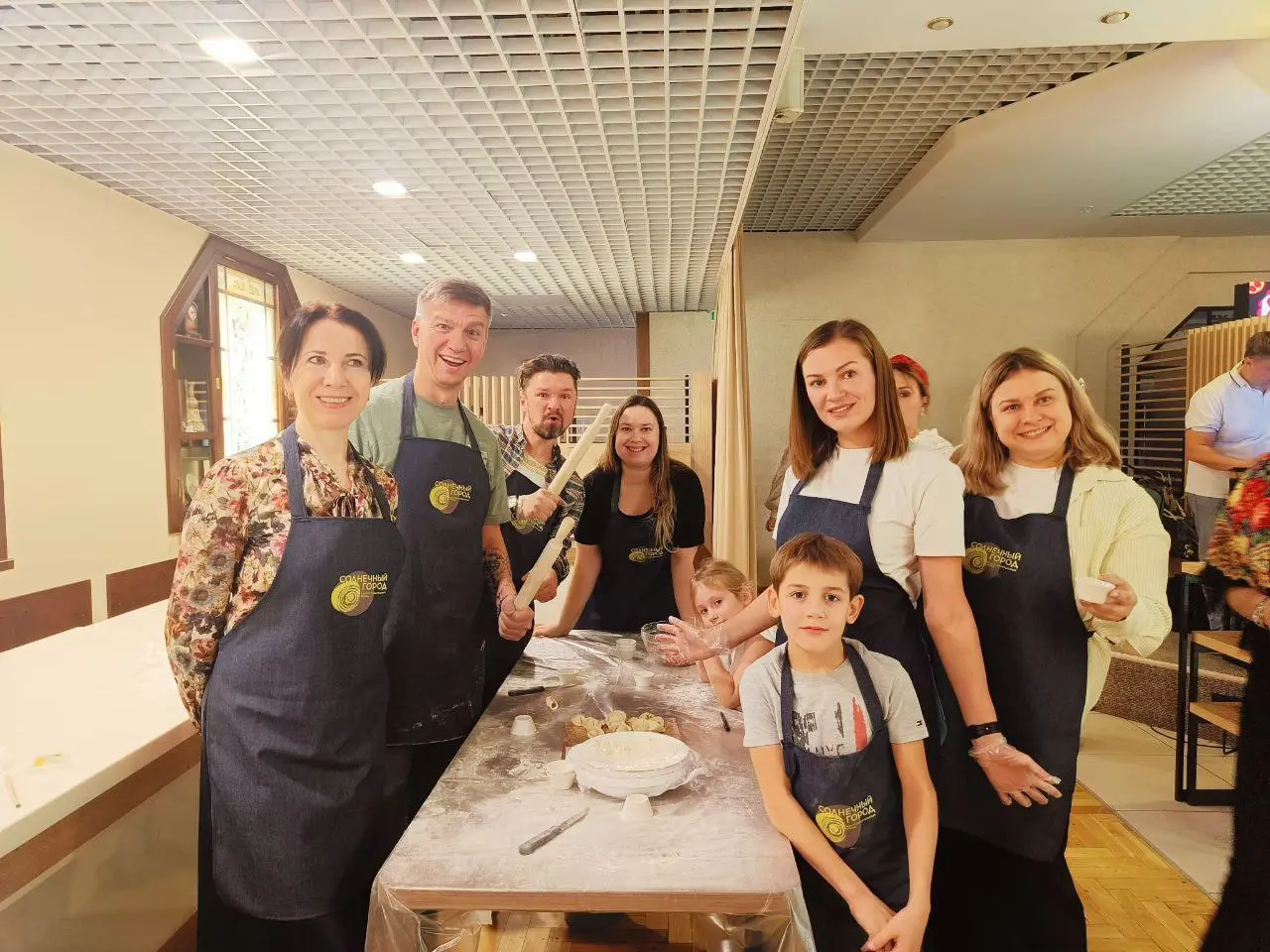 Рецепт доброго дела: «Сибирский Гурман» поддержал благотворительный фестиваль «Пельмени» ❤️
Мы верим, что настоящая команда — это не только общие рабочие задачи | Сетка — социальная сеть от hh.ru