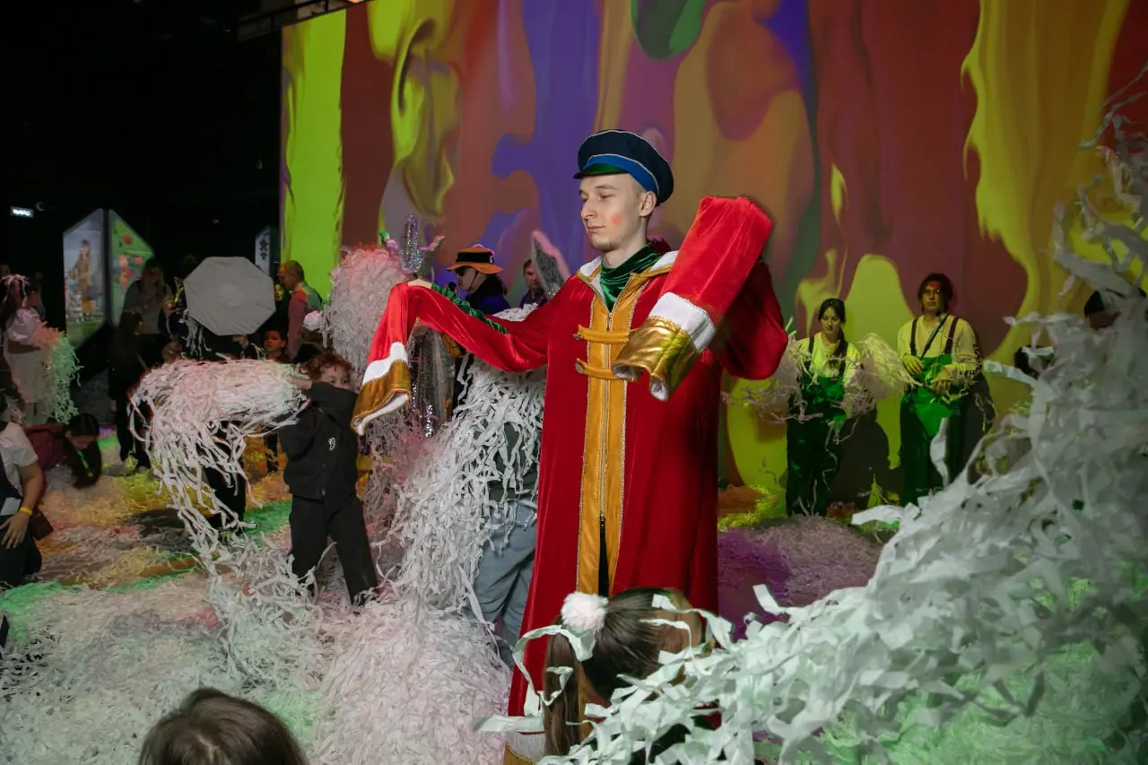 «Ну, погоди, Новый год!»: детский утренник ПГК в Союзмультпарке 🎄
Пока наши коллеги уверенно лавируют в рабочих дедлайнах и строят планы на новогоднюю ночь, их дети уже начали весёлую праздничную пору... | Сетка — социальная сеть от hh.ru