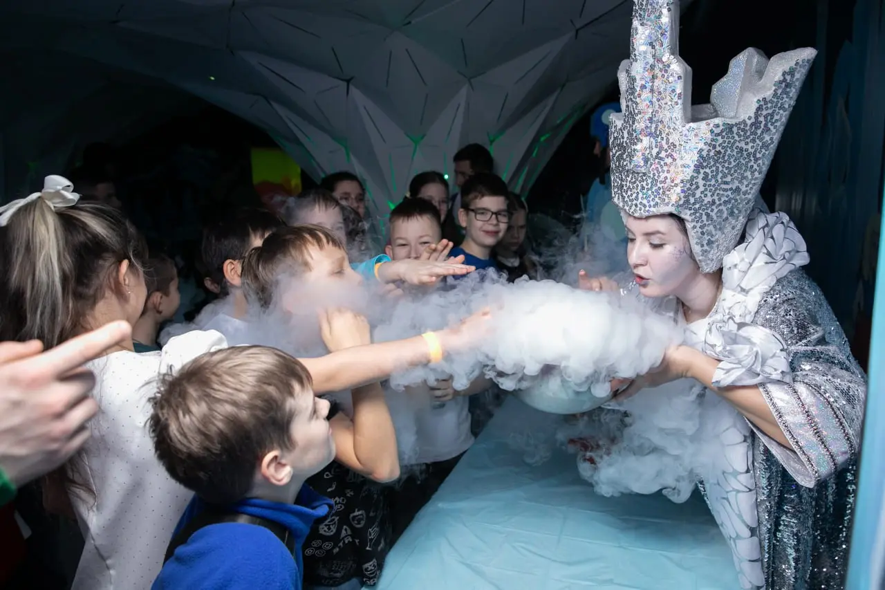 «Ну, погоди, Новый год!»: детский утренник ПГК в Союзмультпарке 🎄
Пока наши коллеги уверенно лавируют в рабочих дедлайнах и строят планы на новогоднюю ночь, их дети уже начали весёлую праздничную пору... | Сетка — социальная сеть от hh.ru