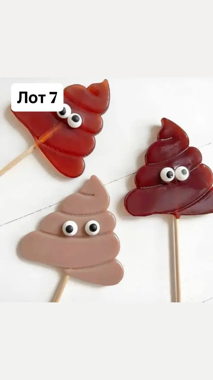 Если бы подарки умели намекать...
А они и умеют! Впереди праздники и Тайные Санты, поэтому вот вам подборка, что можно подарить любимым коллегам и боссу. Это как Рафаэлло, тоже вместо тысячи слов.
1 | Сетка — социальная сеть от hh.ru