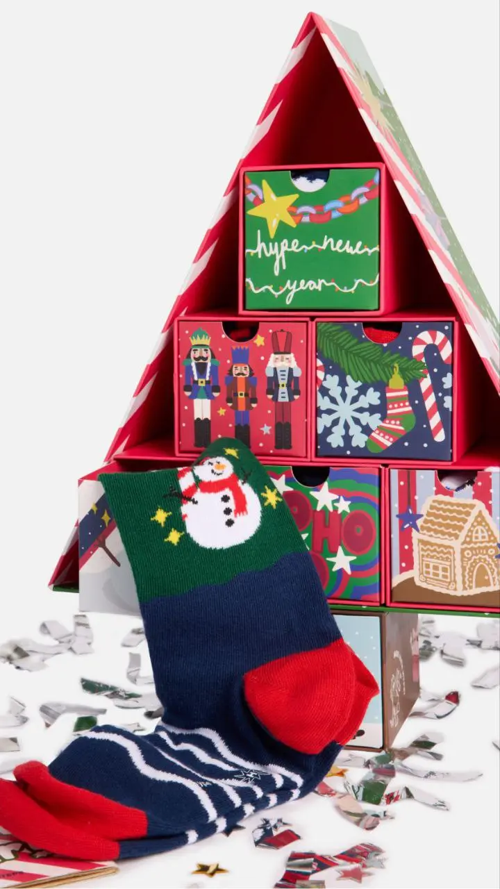 Сегодня находка поистине мемная очень забавная – носки, которые не стыдно и подарить! (но это неточно)
В общем, команда турецкого бренда Hype of Steps считает, что носки – это не просто носки, а ещё о... | Сетка — социальная сеть от hh.ru