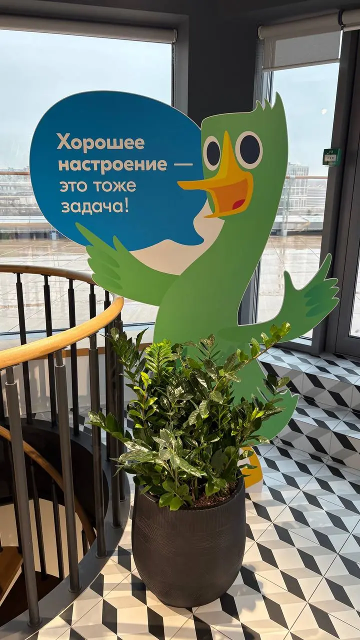 У многих из вас офис с видом на море? 🌊
В Ozon Tech именно такой.
Вид на Финский залив, открытая терраса на крыше, даже шезлонги - пожалуйста!
Думаю там летом поработать недельку | Сетка — социальная сеть от hh.ru