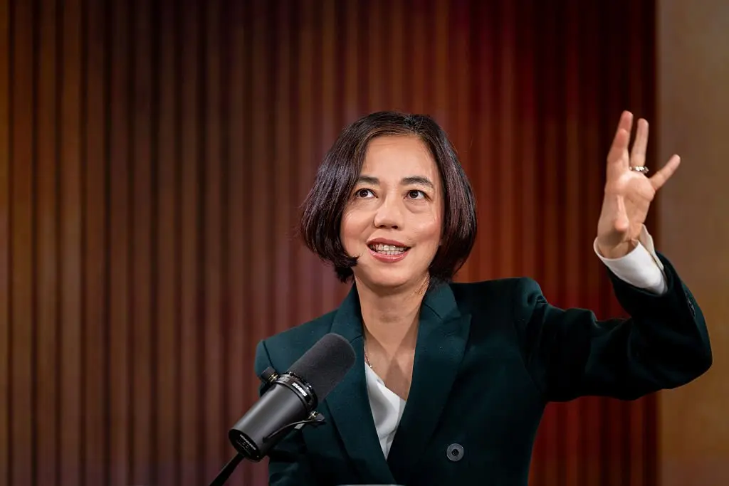 🎮 Fei-Fei Li строит AI-миры будущего
Компания World Labs анонсировала платформу Marble для генерации 3D-миров по тексту, изображениям или видео | Сетка — социальная сеть от hh.ru