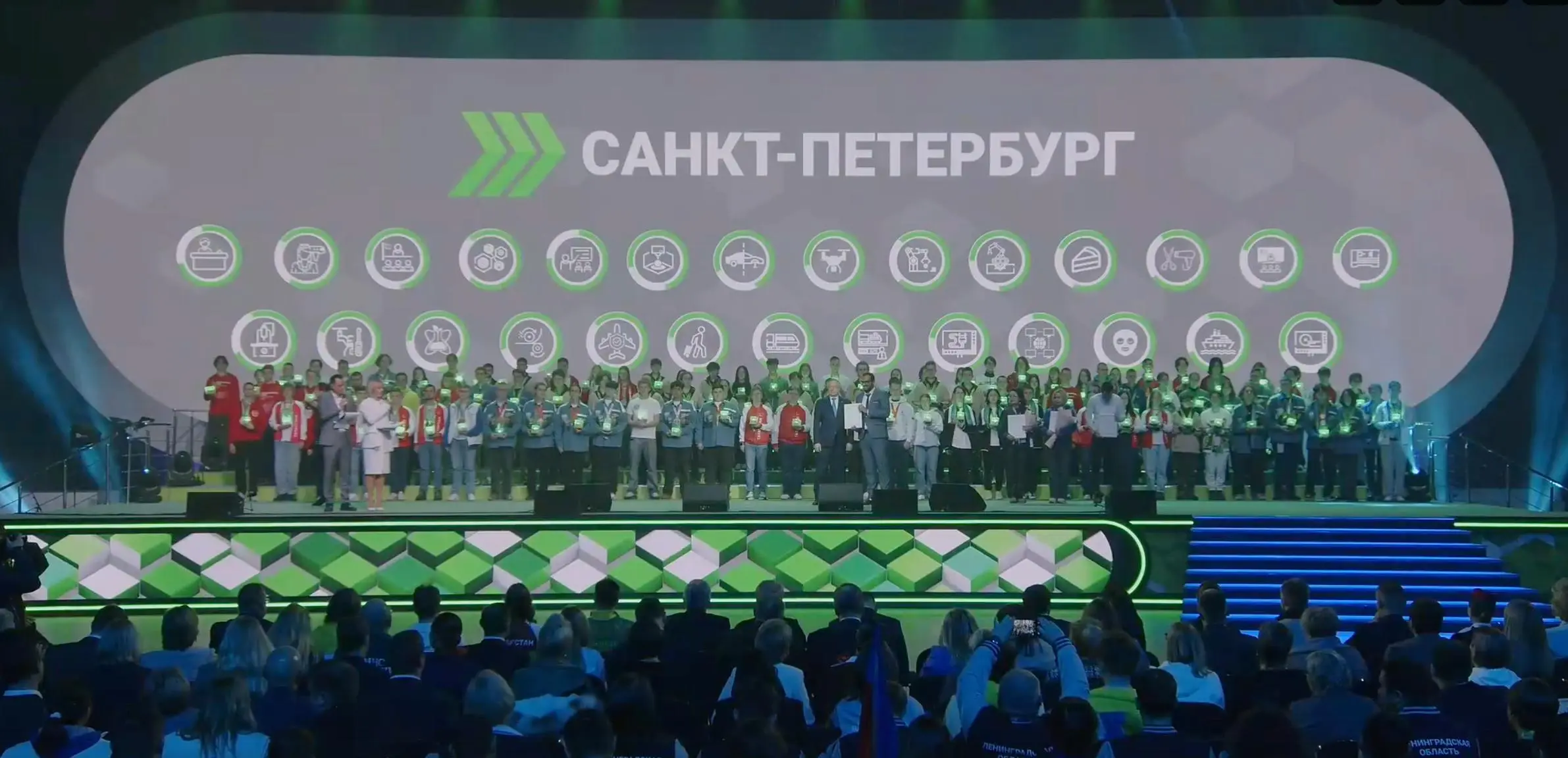50 видео за 10 дней для Федерального форума
Нам дали 10 дней на производство 49 видео для федерального форума. 3D-графика, моушен, клипы для звезд | Сетка — социальная сеть от hh.ru