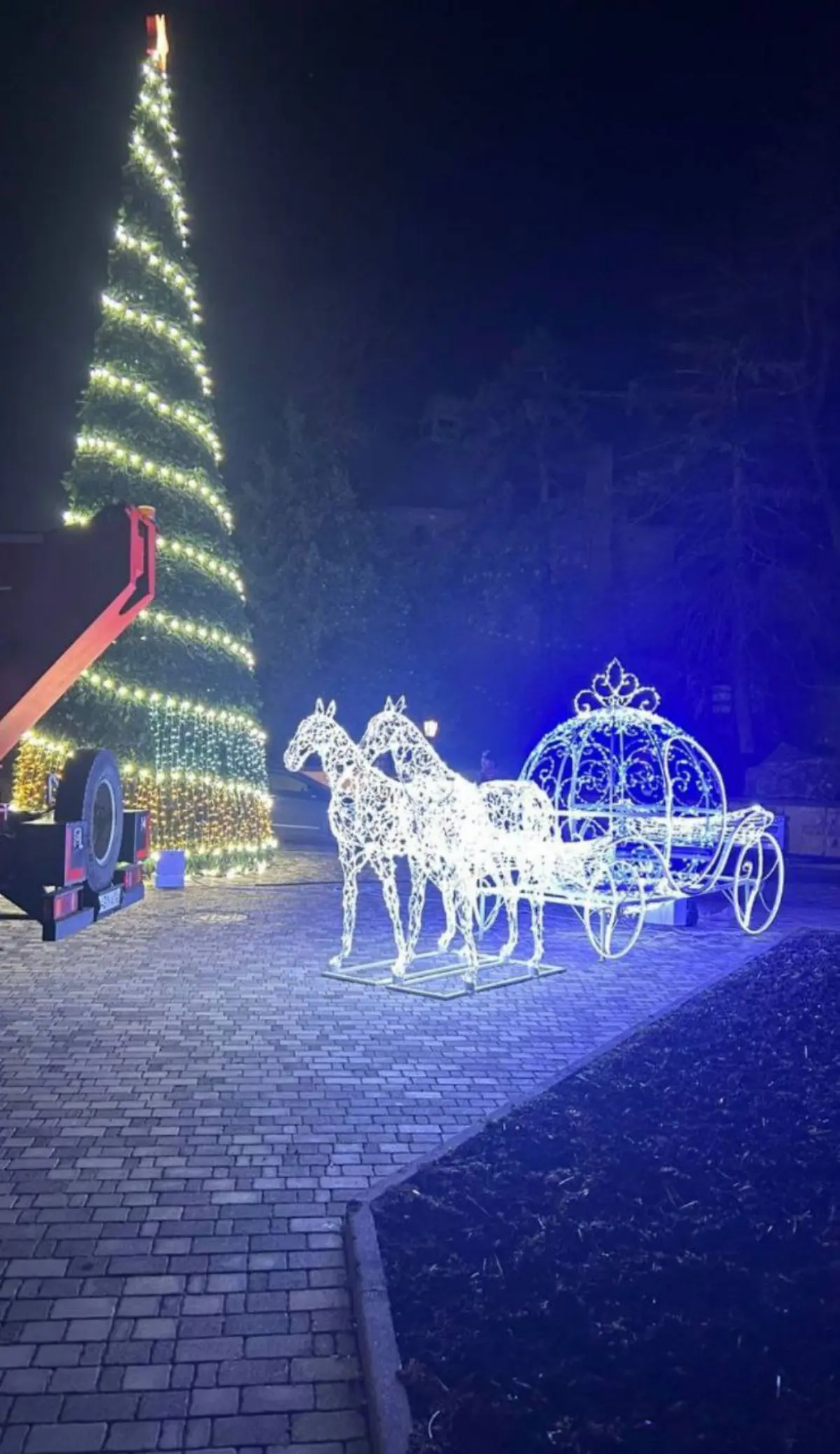 ✨Новый год в Железноводске: ваш идеальный праздничный отдых! ✨  
🤩🤩🤩🤩🤩🤩🤩🤩🤩
Представьте: морозный воздух, пропитанный ароматом хвои, заснеженные силуэты гор на горизонте и уютный уголок, где вас ждёт т... | Сетка — социальная сеть от hh.ru