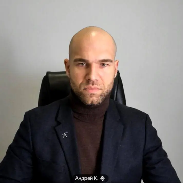 Как я пришел к публичным выступлениям и почему их стоит делать даже с пятью слушателями
Недавно выступил в сообществе «На вершину» — уже третье выступление в этом году | Сетка — социальная сеть от hh.ru