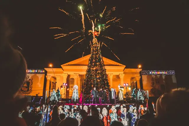 🎄Открытие главной новогодней елки Ставропольского края состоится 19 декабря
В региональном министерстве культуры анонсировали популярное зимнее мероприятие, которое традиционно привлекает сотни гостей... | Сетка — социальная сеть от hh.ru