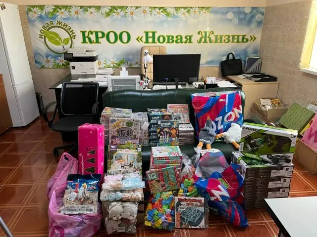 Привет, друзья! 😊🎅🏼
До волшебного момента остаётся совсем немного — до Нового 2026 года всего 21 день ❄️⭐️
Уже решили, какой сюрприз приготовили своему малышу?
Но не забывайте, что есть дети, которым ... | Сетка — социальная сеть от hh.ru