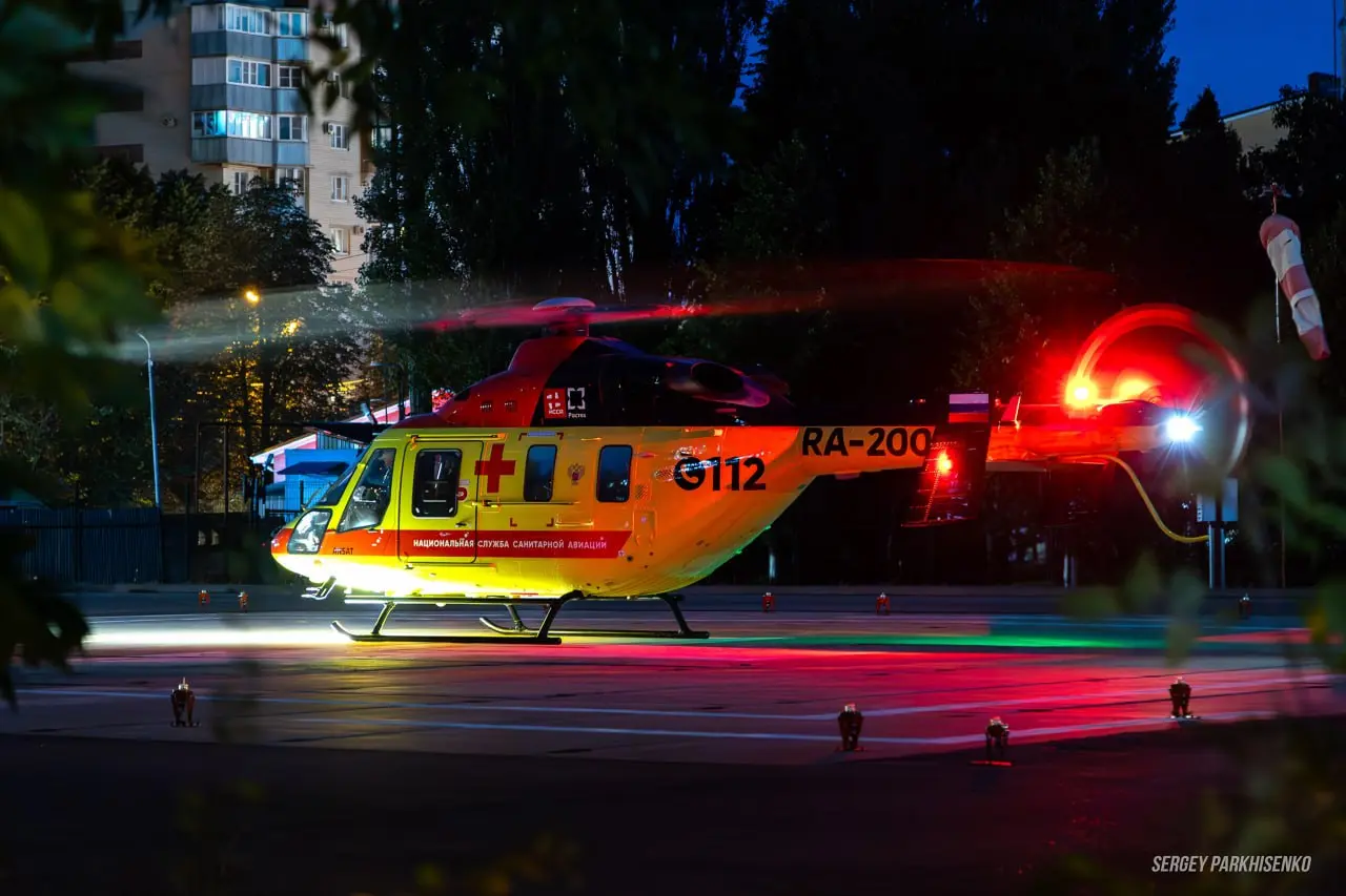 🚁Рабочие будни винтокрылого спасателя
Медицинский "Ансат" за несколько секунд до отрыва от вертолётной площадки на территории 4-й больницы Ставрополя | Сетка — социальная сеть от hh.ru
