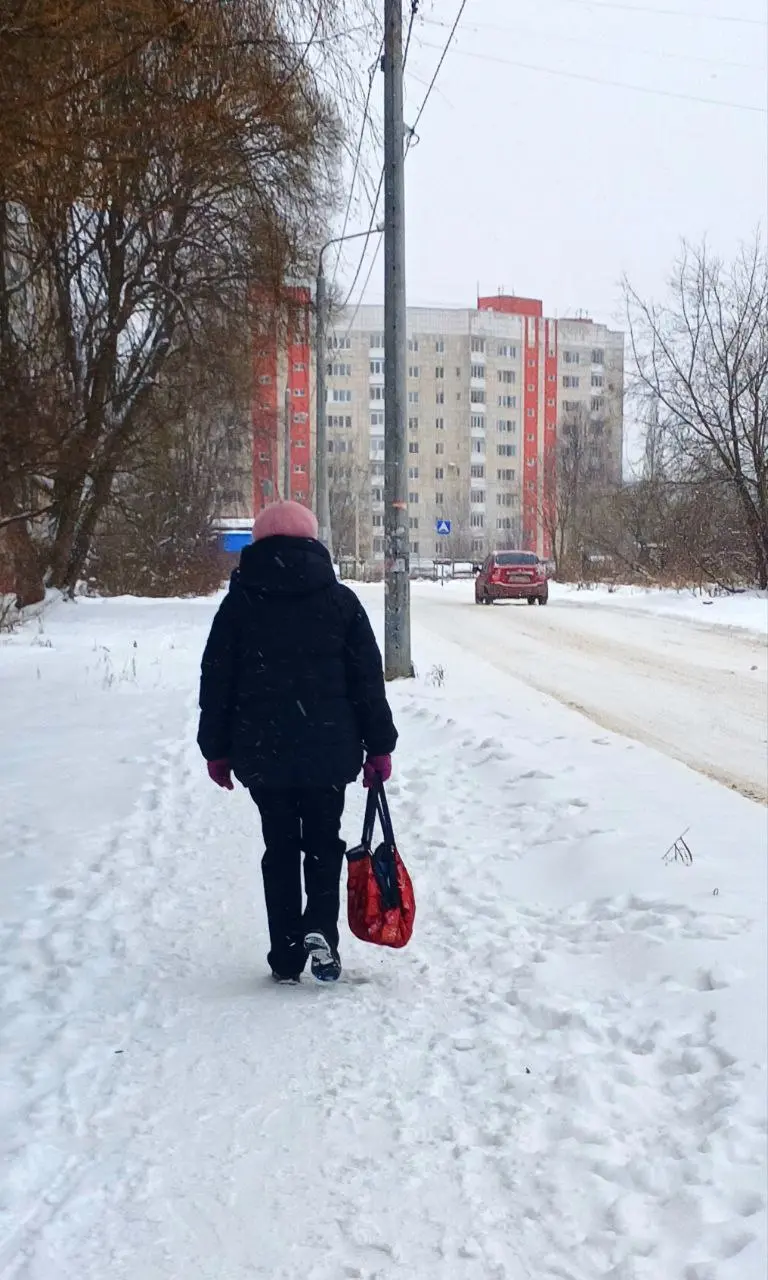 Сегодня фото с телефона
Снег идет, пасмурно, от того яркие акценты заметнее | Сетка — социальная сеть от hh.ru
