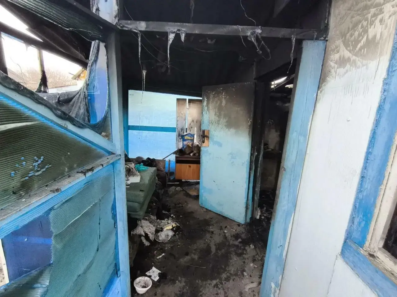 В Александровском округе мужчина поджёг дом родственницы из мести
50-летний ранее судимый ставрополец проживал в её доме по устной договорённости. Между ними долго тянулся спор о собственности | Сетка — социальная сеть от hh.ru
