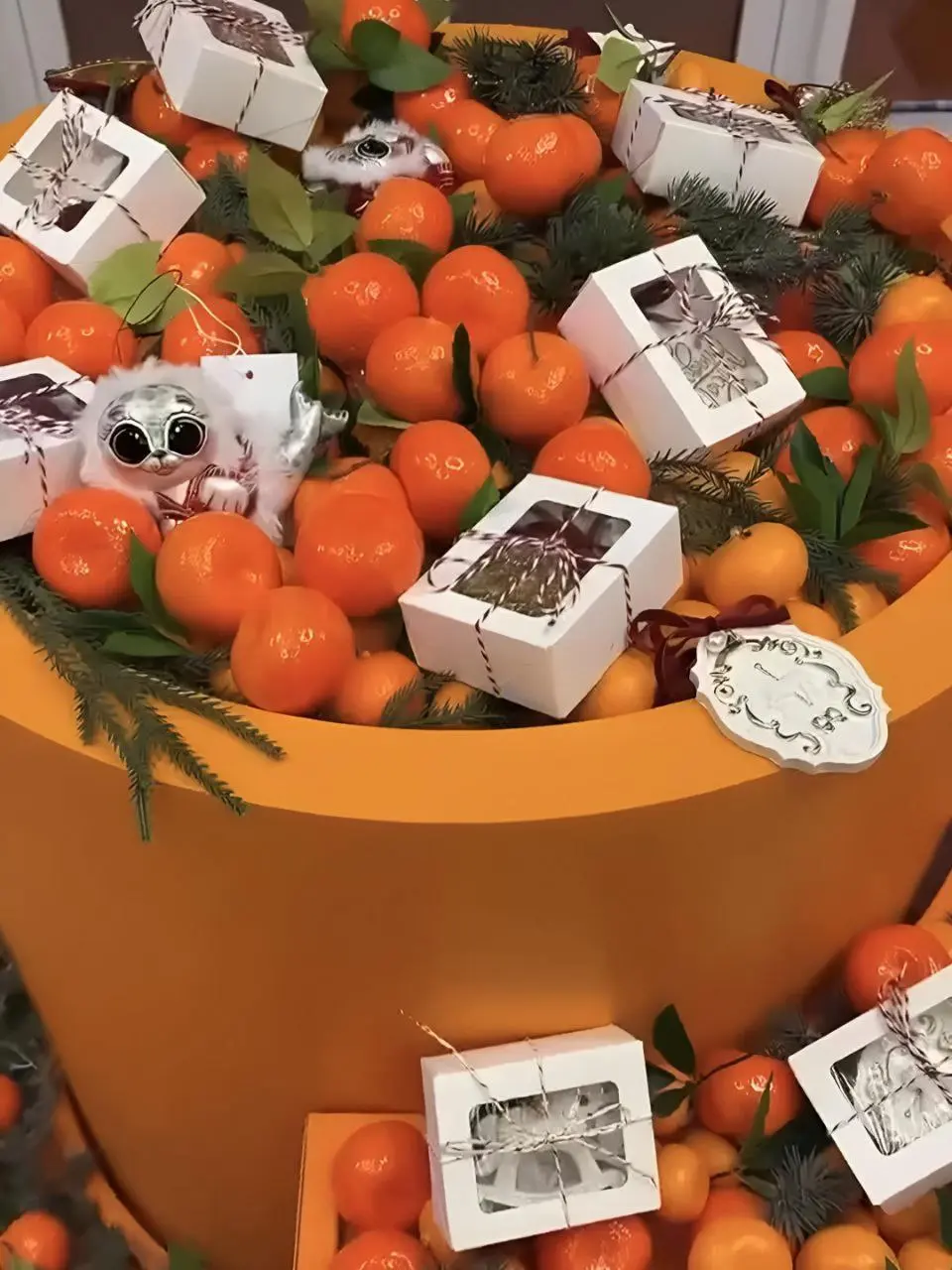 🍊Гигантский мандарин на Арбате
В нем можно найти сувениры и подарки с московским колоритом от столичных дизайнеров и мастеров | Сетка — социальная сеть от hh.ru