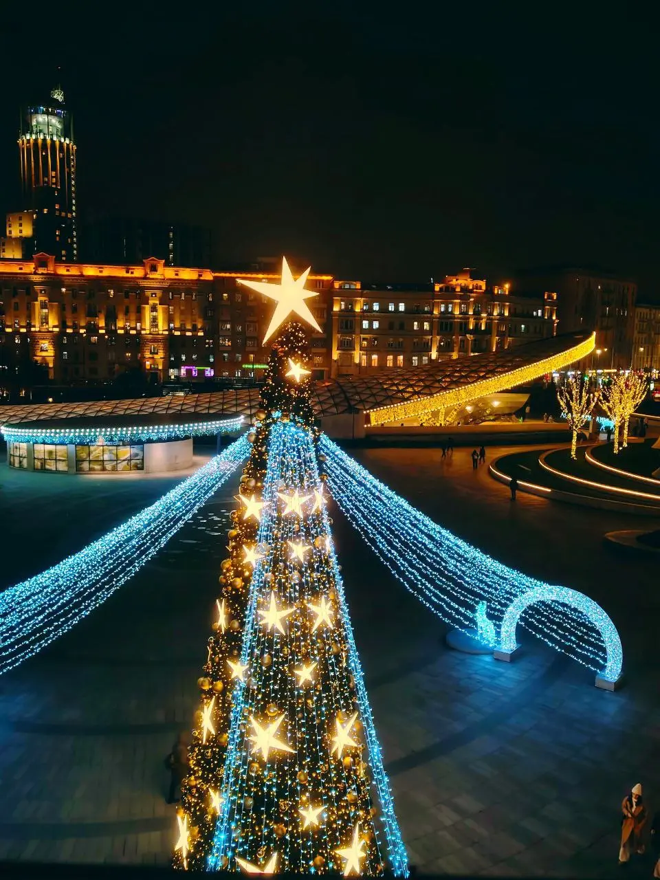 🎄Новогодние декорации на Павелецкой площади 
📲Подпишитесь на Вдвижении
#активныйотдых
В этом посте были ссылки, но мы их удалили по правилам Сетки | Сетка — социальная сеть от hh.ru