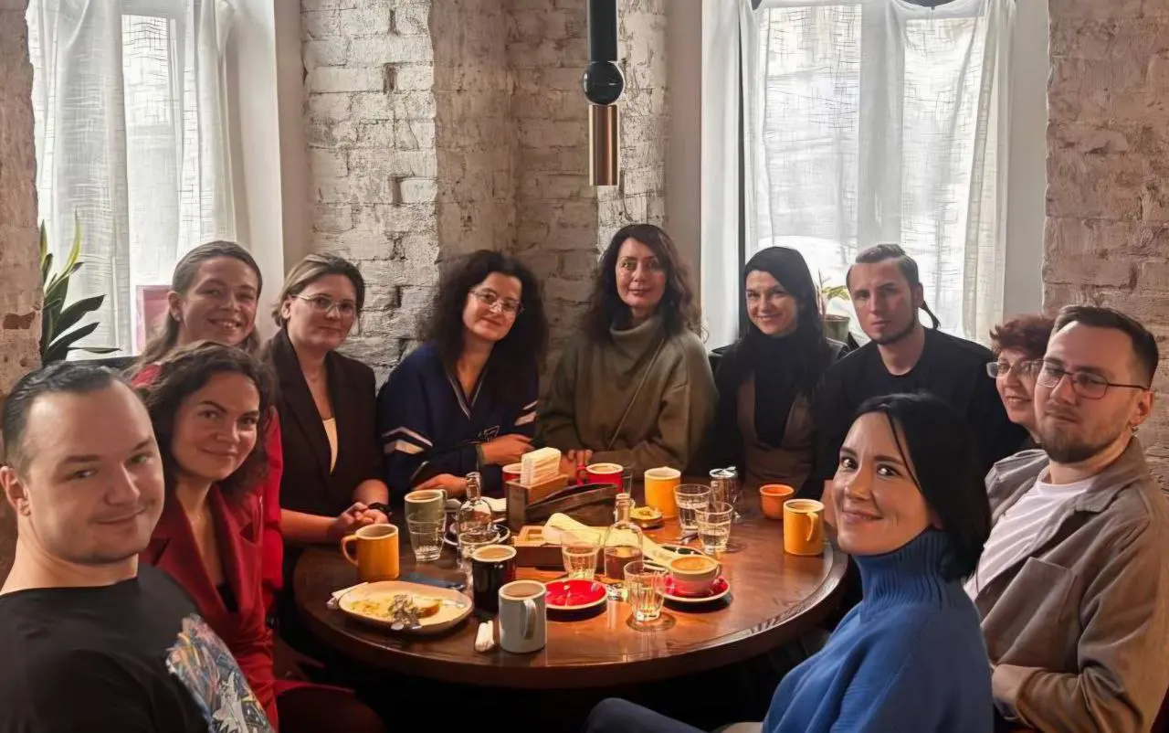 Всем привет!
Вчера отогревались горячим кофе и еще более горячими темами на оффлайн-завтраке IT HR community.
Главный инсайд встречи связан с изменениями в законодательстве для IT-компаний | Сетка — социальная сеть от hh.ru