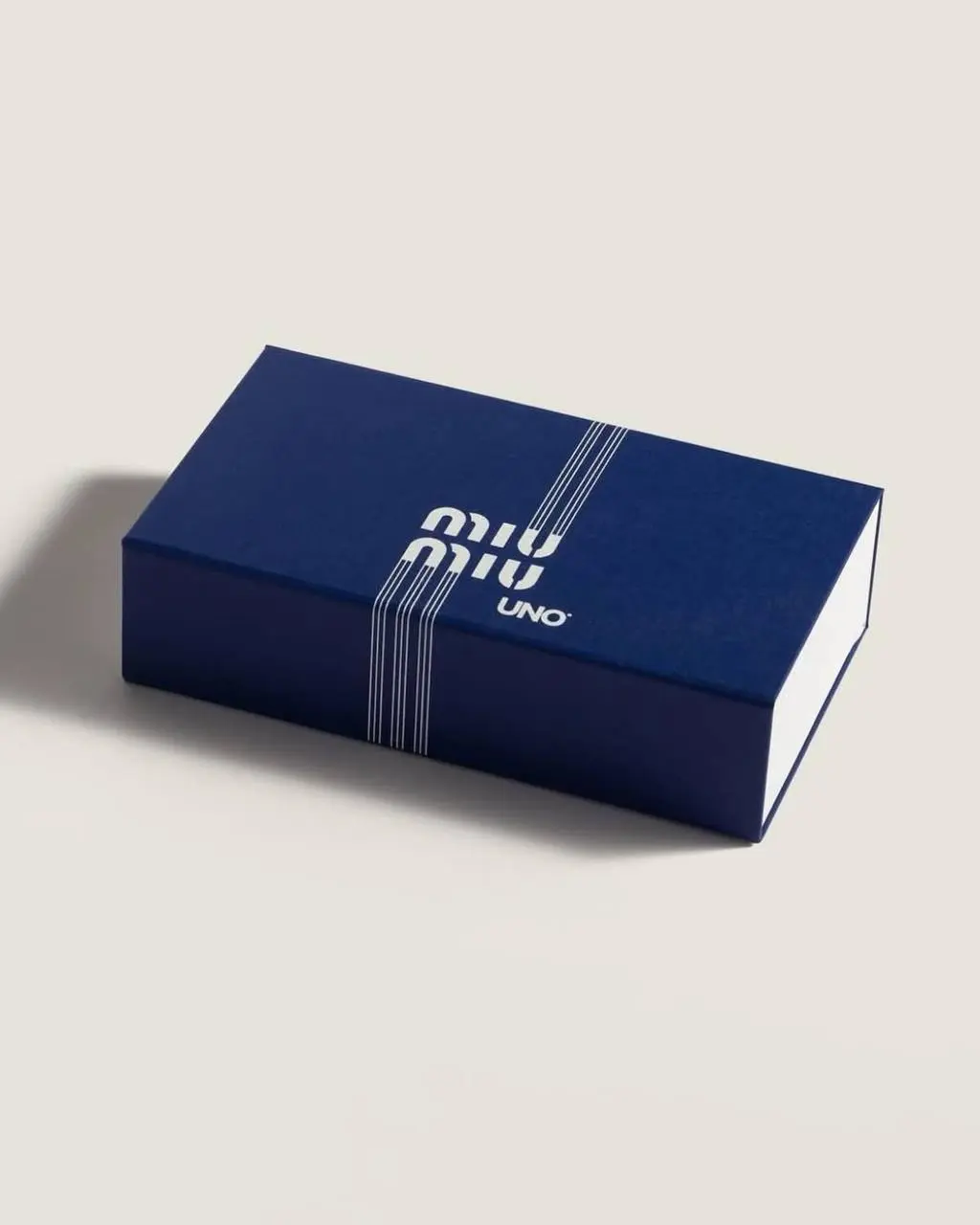 Это как бы сейчас, но на Новый год.
Добавляем в wish list Miu Miu x Uno 😍, что делать 🤷‍♀️ | Сетка — социальная сеть от hh.ru