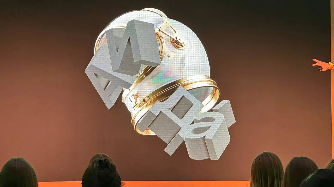 Макс Кукушкин х ЦЕХ
Рассказывает про 3д для бедных.
Пайплайн из Figma x Adobe Projectneo x Higgsfield x Strophe
Кто заметил как с буквой «И» справилась reve — Press F to pay respect 🫡
#айдафест | Сетка — социальная сеть от hh.ru