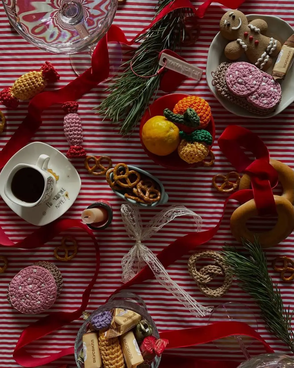 🛍️Зимний «Bardak Fest»
13-14 декабря 12:00-21:00
На фестивале соберутся более 100 локальных брендов: керамика, украшения, одежда, фарфоровые игрушки и многое другое | Сетка — социальная сеть от hh.ru