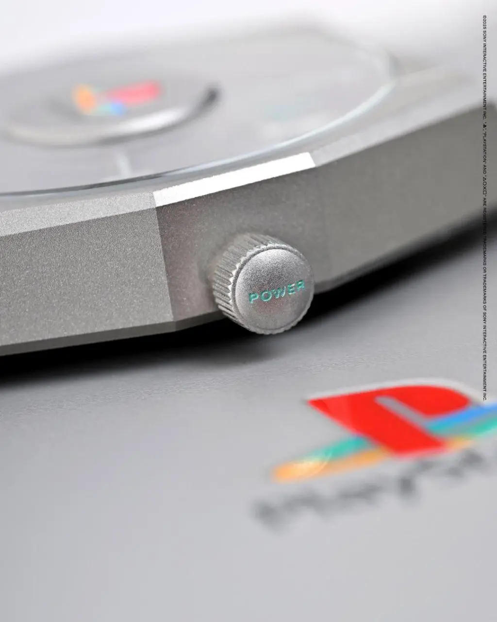 PlayStation x ANICORN: механические часы к 30‑летию
PlayStation и ANICORN выпустили лимитированную серию часов в честь 30‑летия первой консоли, объединив ретро‑эстетику оригинального PlayStation и сов... | Сетка — социальная сеть от hh.ru