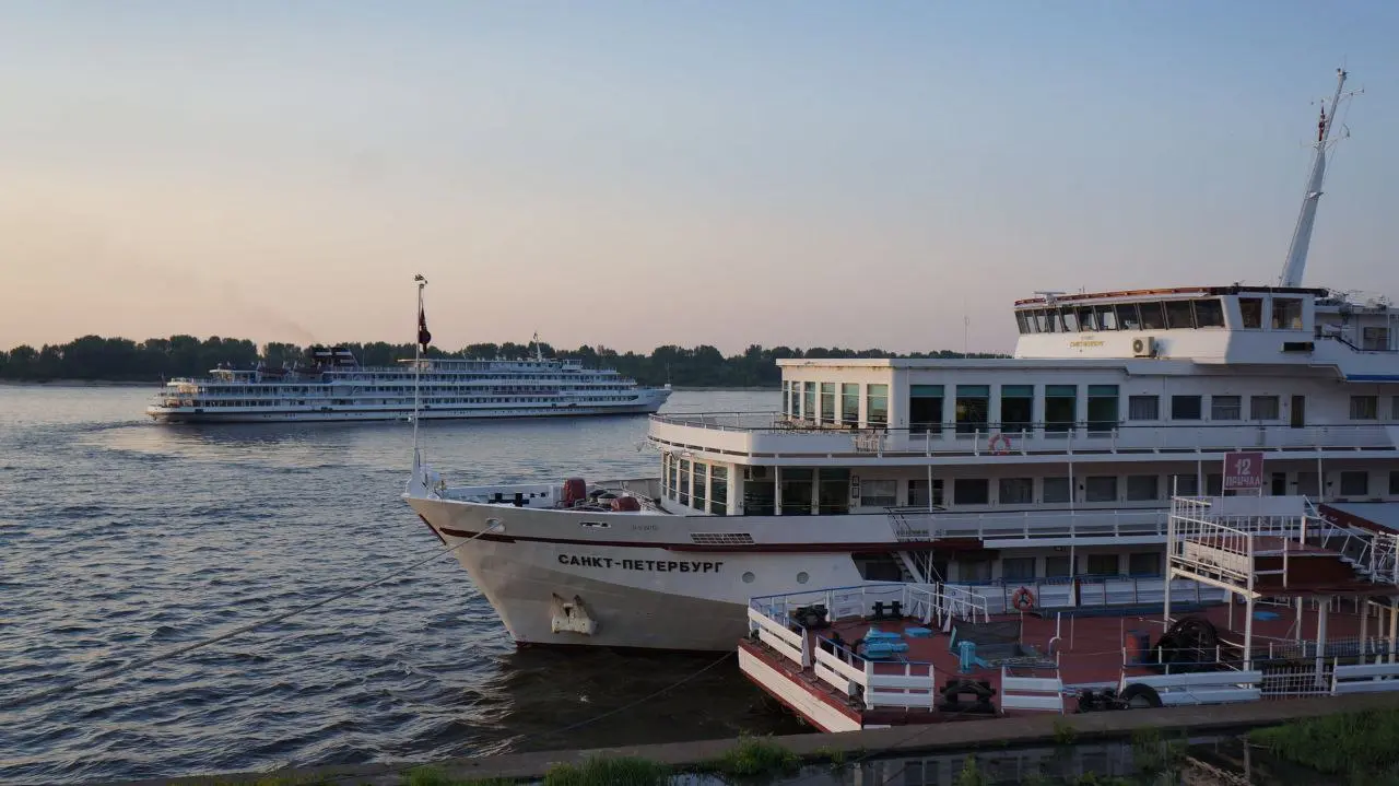 ⛴Зимние круизы с ресторанами появятся в Петербурге
По Неве начнет курсировать теплоход ледового класса «Шустрый бобер» с видами на «Лахта-Центр». Первый рейс пройдет 19 декабря | Сетка — социальная сеть от hh.ru