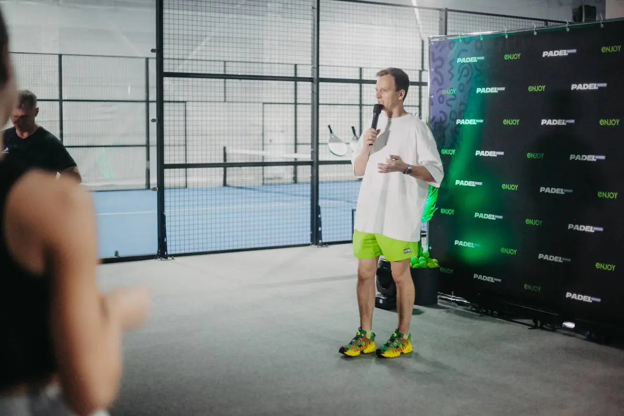 🎾 Что объединяет частное здравоохранение, топ-лидеров медицины в России и падел?
Неочевидную связку оставим без спойлеров | Сетка — социальная сеть от hh.ru