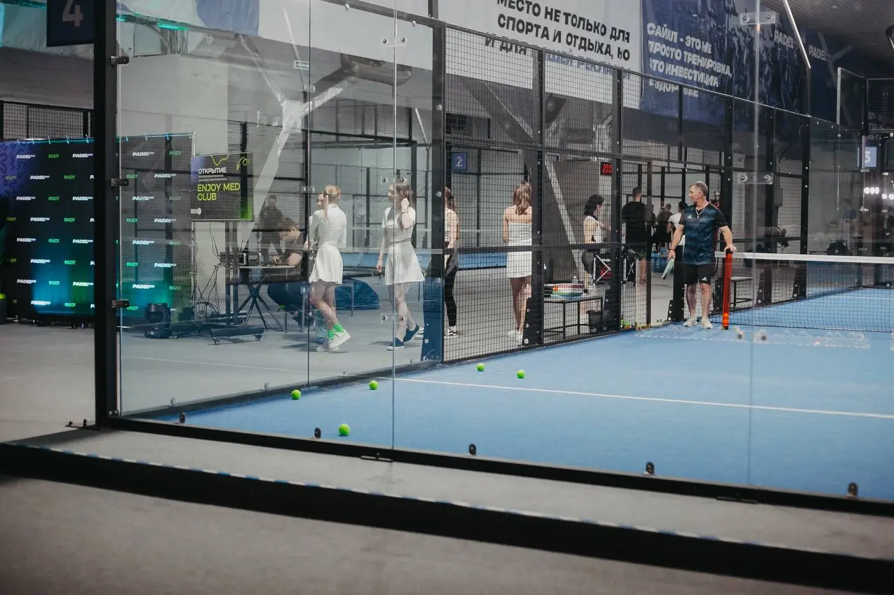 🎾 Что объединяет частное здравоохранение, топ-лидеров медицины в России и падел?
Неочевидную связку оставим без спойлеров | Сетка — социальная сеть от hh.ru