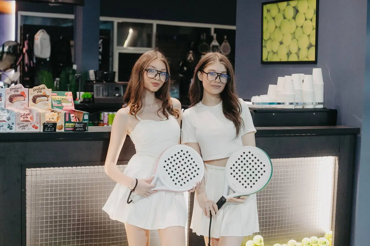 🎾 Что объединяет частное здравоохранение, топ-лидеров медицины в России и падел?
Неочевидную связку оставим без спойлеров | Сетка — социальная сеть от hh.ru