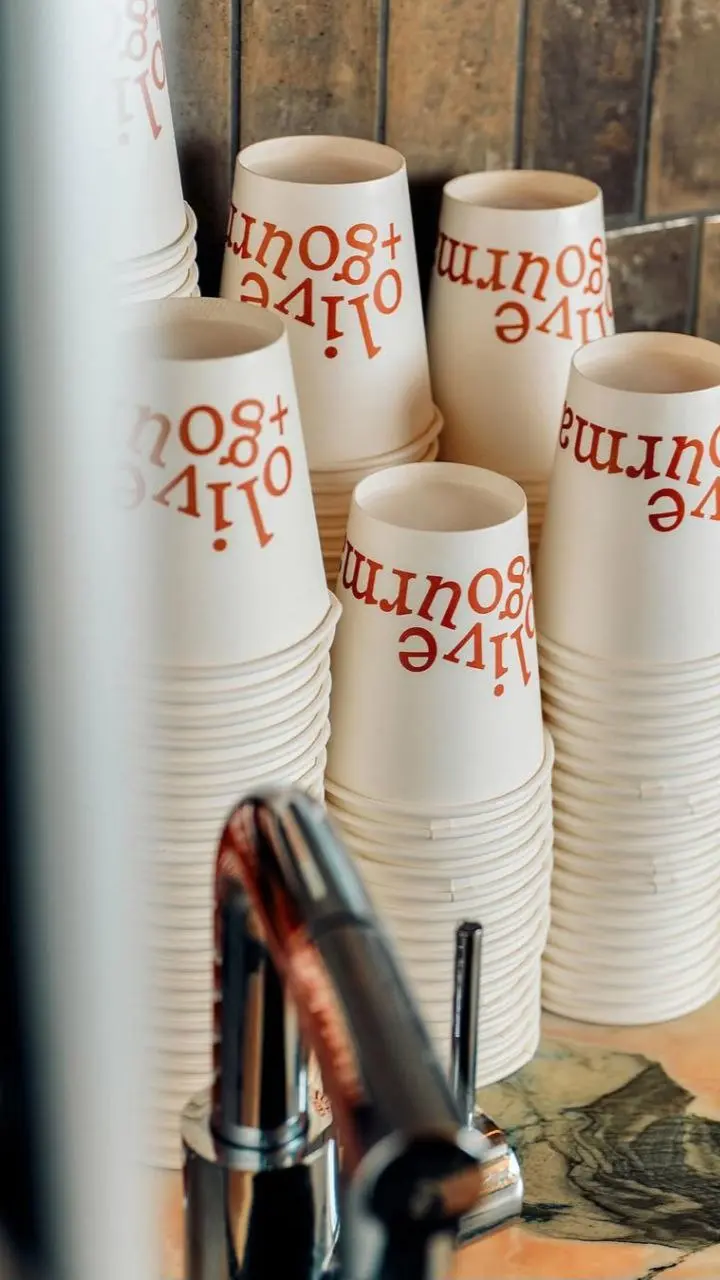 Давно не было пополнения в рубрике #HoReCa@BrandGuysClub, а тем временем брендинг ресторанов, кафе, пекарен, отелей, курортов и других игроков индустрии гостеприимства — то, что меня невероятно завора... | Сетка — социальная сеть от hh.ru