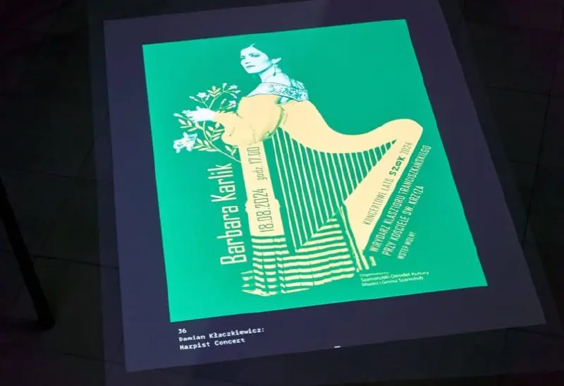 Смотрела фото экспозиции Triennial of Poster Trnava 2025, куда мои плакаты не прошли) Выставлялось не так много работ, но меня удивил способ организации выставочного пространства — вместо привычных пе... | Сетка — социальная сеть от hh.ru