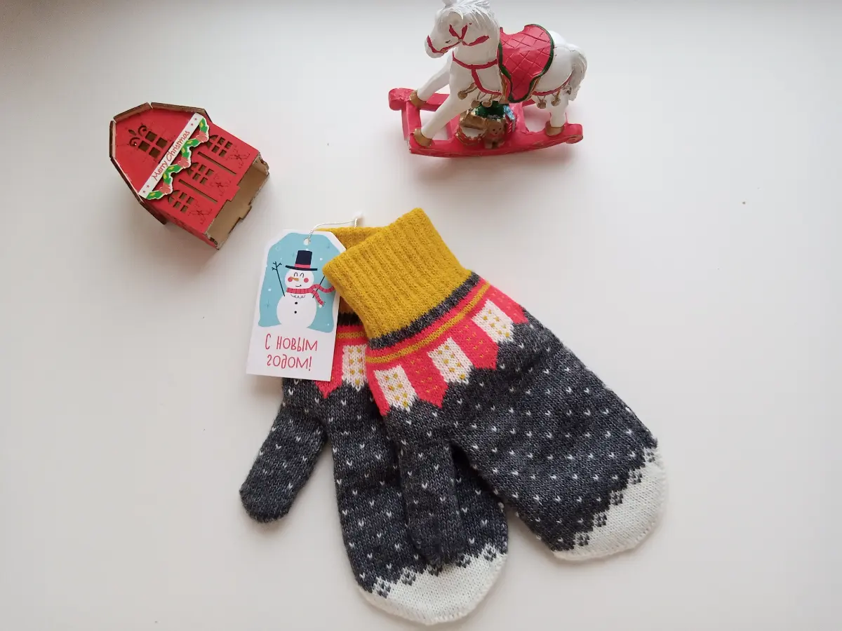 Коллеги, продаю небольшую партию новогодних варежек ❄☃️ | Сетка — социальная сеть от hh.ru
