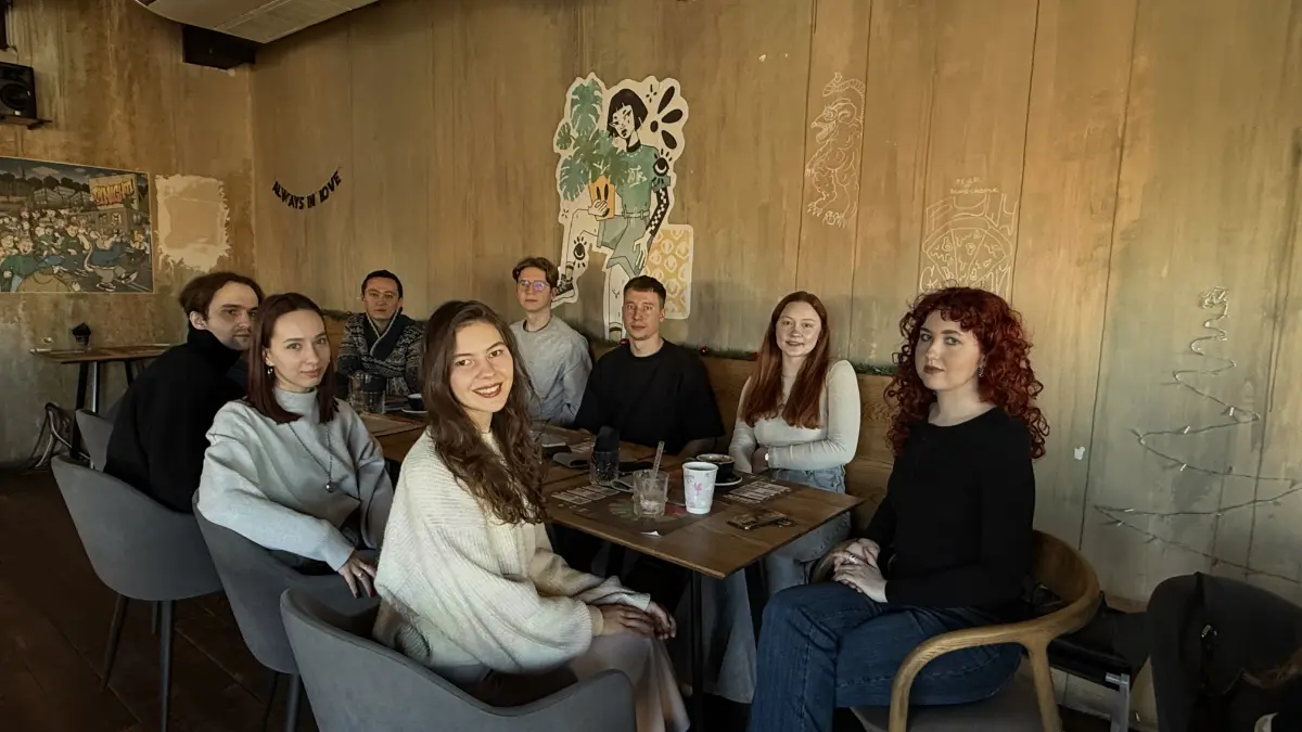 Встреча 13/12  
Обсудили:
— клиентов, которые не знают чего хотят
— зумеров в работе
— вайтборд
— испытательный период на работе
— сайт-портфолио
— продвижение на Пинтерест
— тайм-менеджмент и дедлайн... | Сетка — социальная сеть от hh.ru